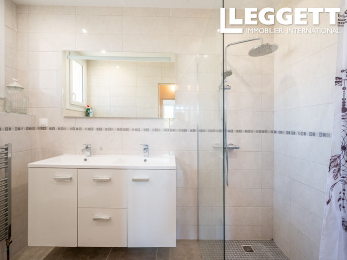 Image No.8-2 Bed House for sale