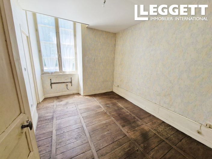 Image No.10-6 Bed House for sale