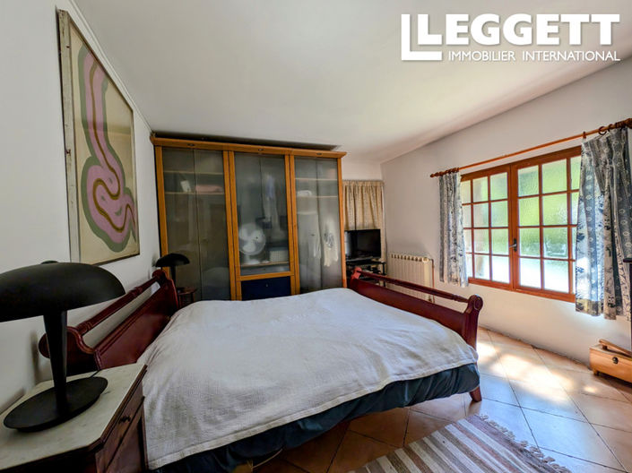 Image No.8-4 Bed House for sale