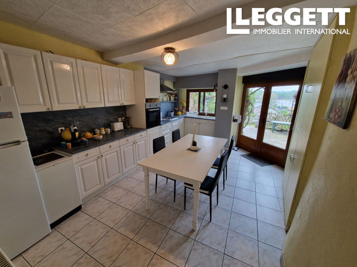 Image No.10-3 Bed House for sale