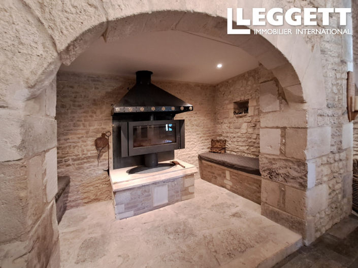 Image No.10-3 Bed House for sale