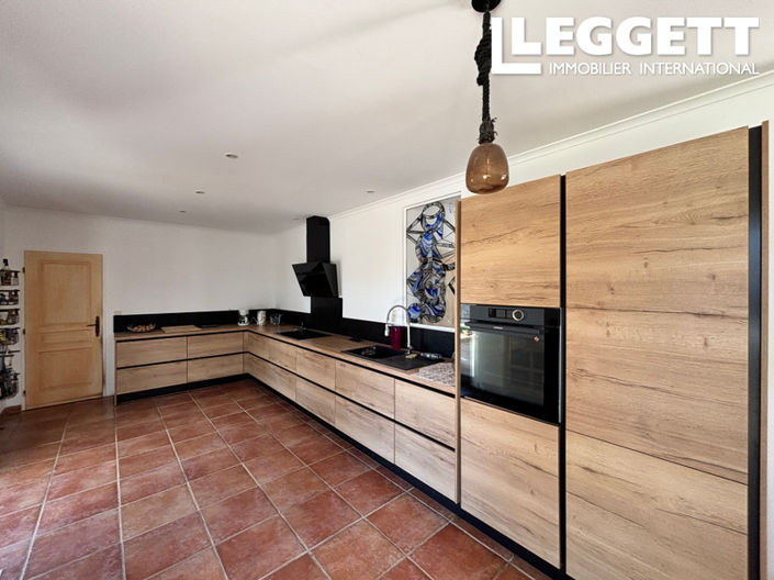 Image No.2-4 Bed House for sale