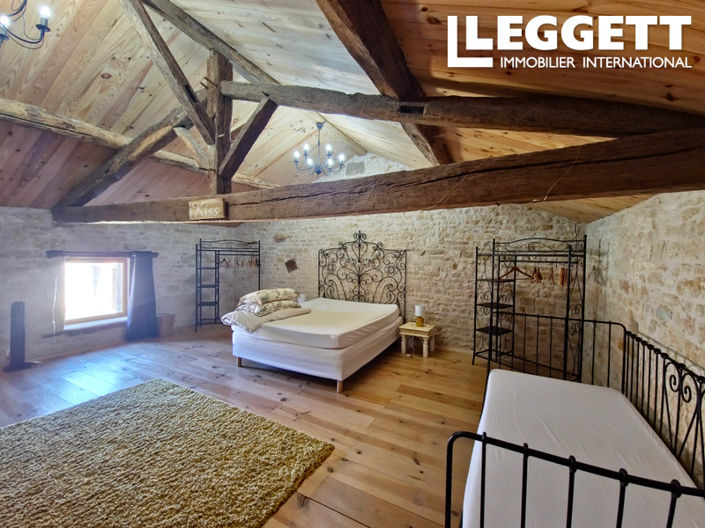 Image No.7-7 Bed House for sale