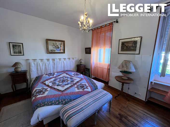 Image No.10-6 Bed House for sale