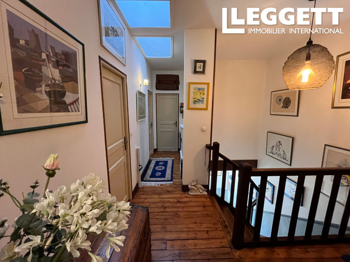 Image No.9-6 Bed House for sale