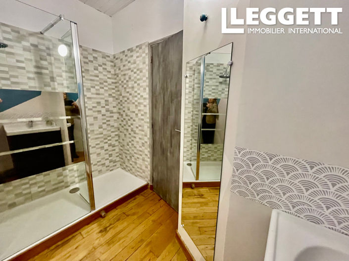 Image No.8-6 Bed House for sale