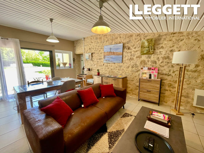 Image No.9-6 Bed House for sale