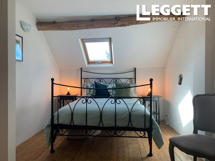 Image No.7-10 Bed House for sale