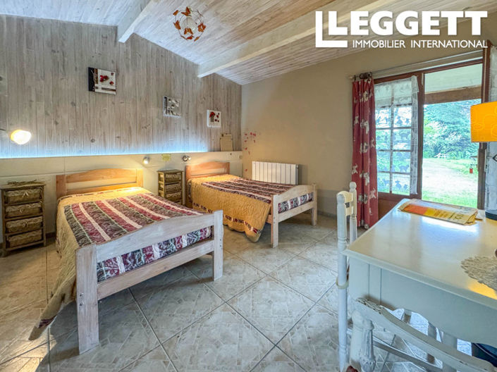 Image No.9-8 Bed House for sale