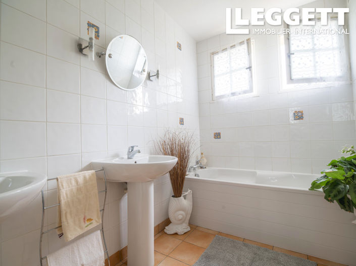 Image No.10-4 Bed House for sale