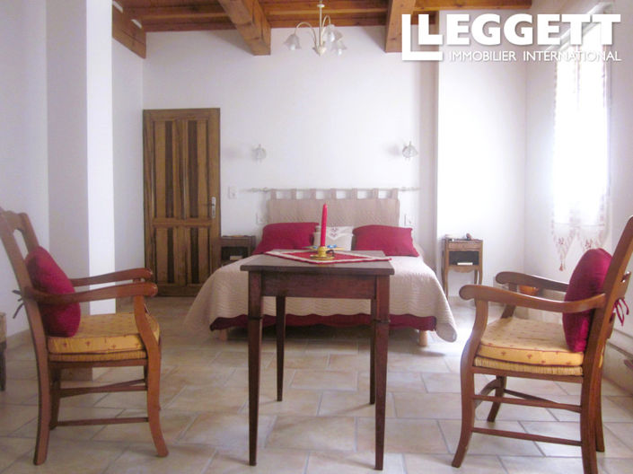 Image No.5-8 Bed House for sale