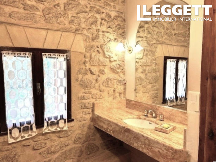 Image No.6-8 Bed House for sale