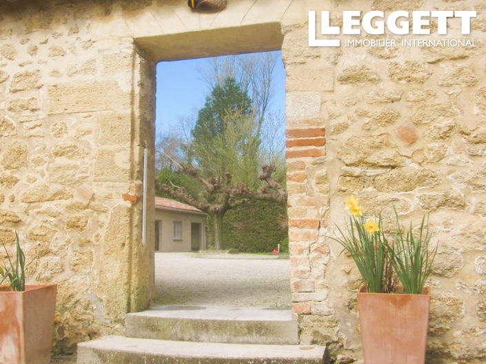 Image No.7-8 Bed House for sale