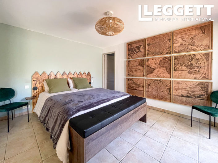 Image No.8-4 Bed House for sale