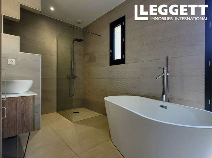 Image No.6-4 Bed House for sale