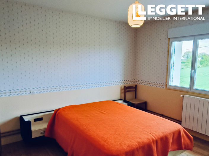 Image No.8-5 Bed House for sale