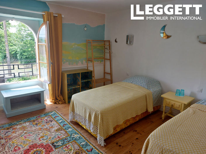 Image No.8-4 Bed House for sale