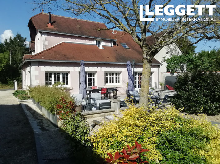 Image No.1-8 Bed House for sale