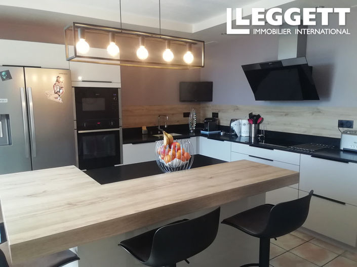 Image No.5-8 Bed House for sale