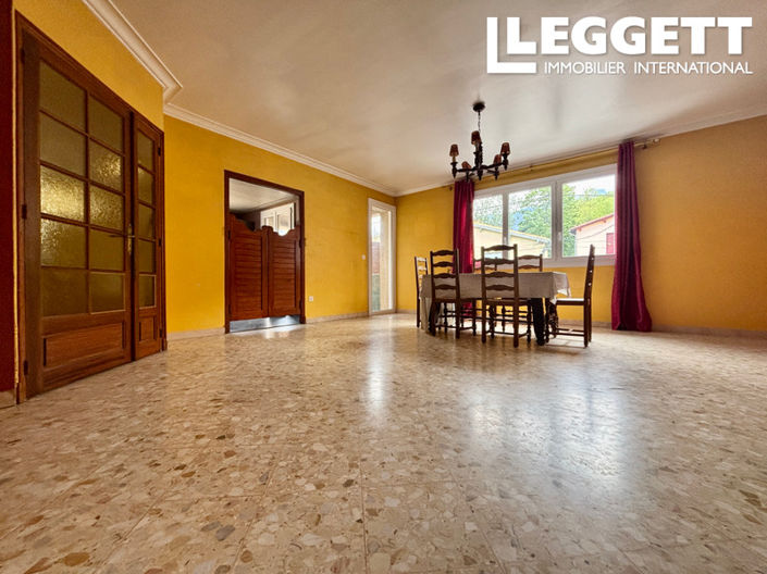 Image No.2-4 Bed House for sale