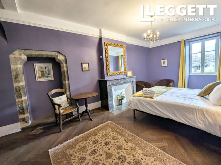 Image No.4-8 Bed House for sale