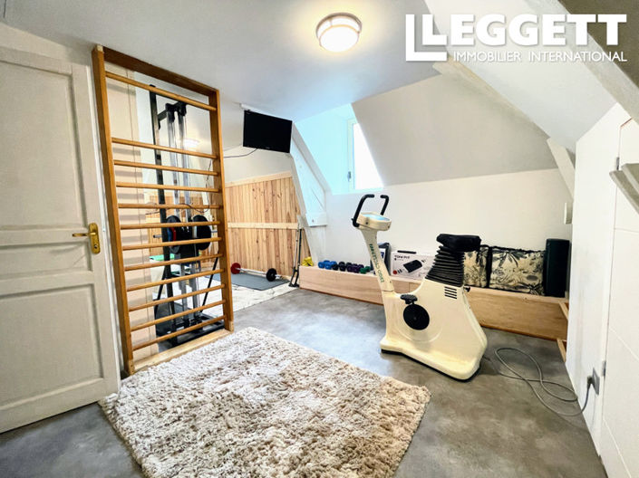 Image No.8-5 Bed House for sale