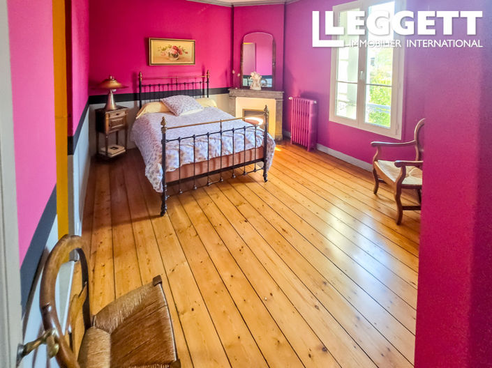 Image No.8-4 Bed House for sale