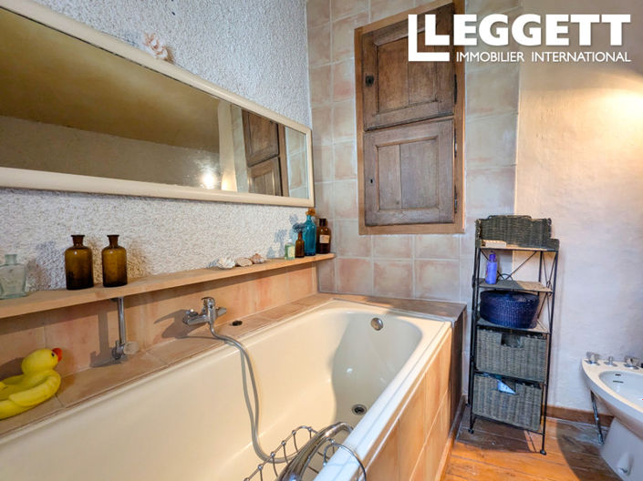 Image No.10-4 Bed House for sale