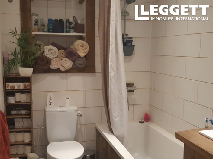 Image No.8-2 Bed House for sale