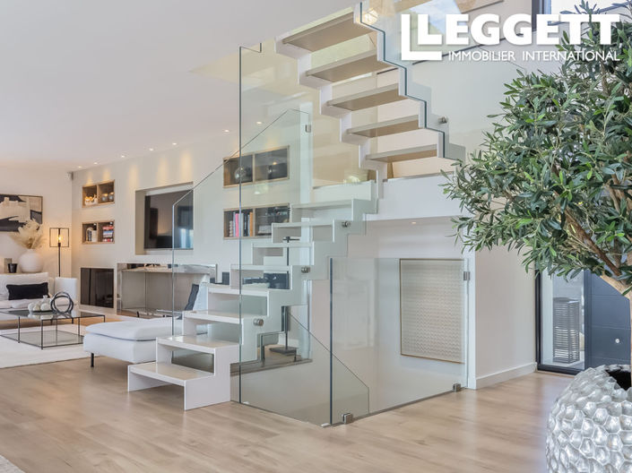 Image No.8-4 Bed House for sale