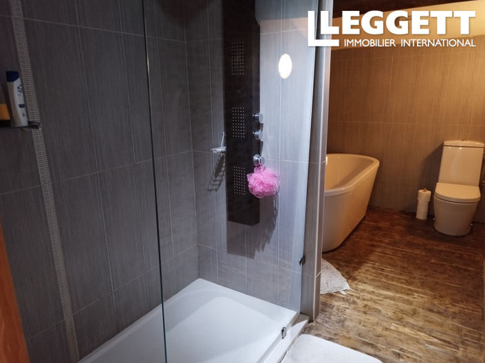 Image No.8-3 Bed House for sale