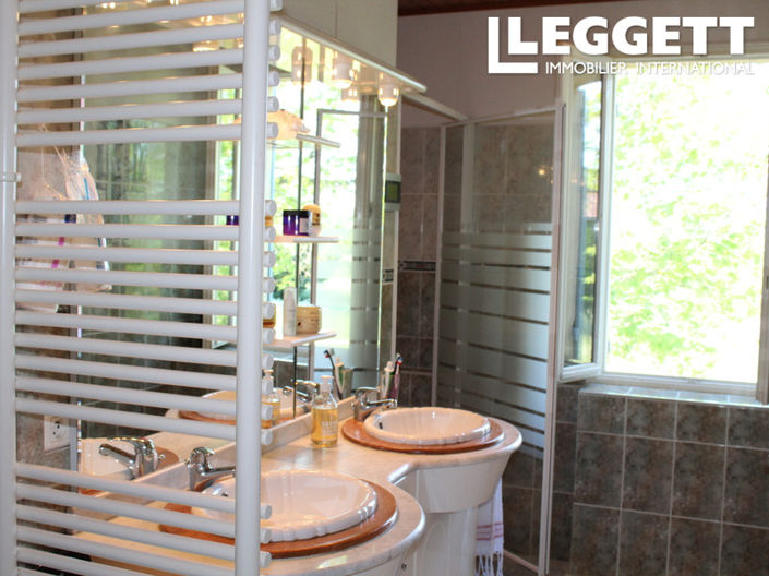 Image No.6-7 Bed House for sale