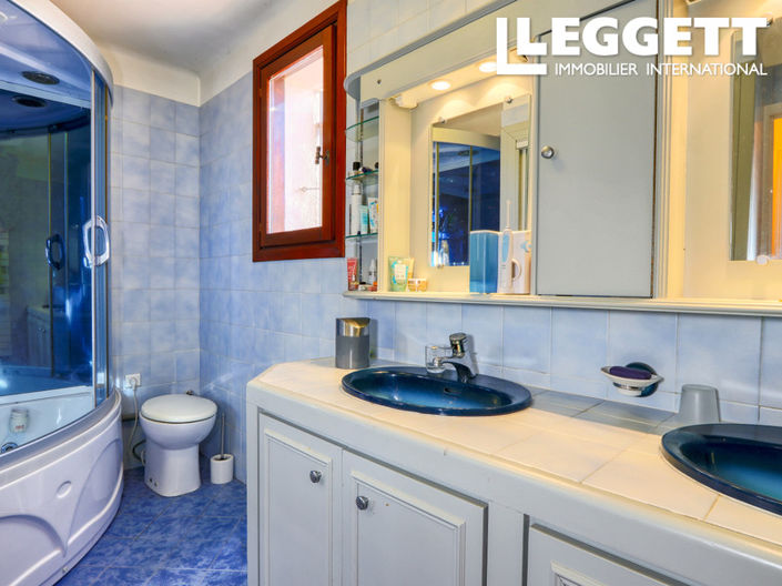 Image No.8-4 Bed House for sale