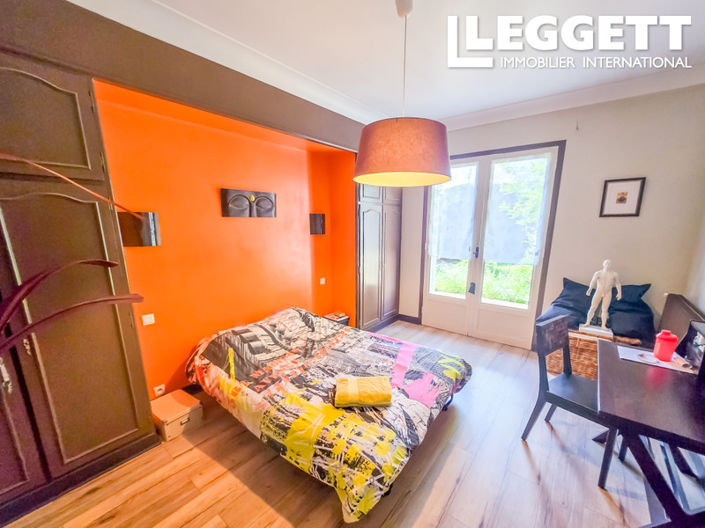 Image No.10-6 Bed House for sale