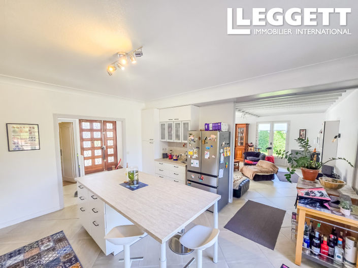 Image No.7-6 Bed House for sale