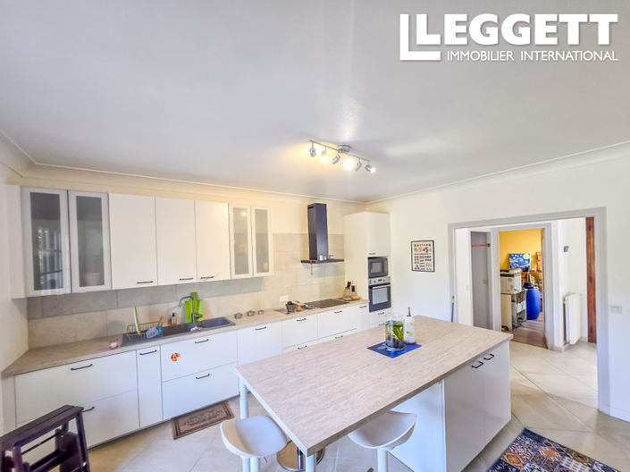 Image No.9-6 Bed House for sale