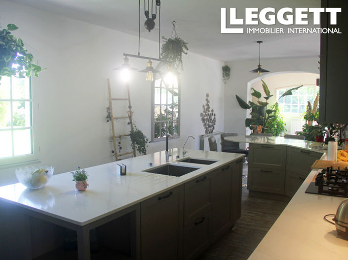 Image No.3-6 Bed House for sale