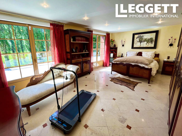 Image No.7-7 Bed House for sale