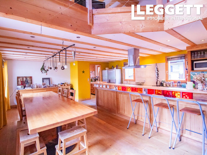 Image No.1-10 Bed House for sale