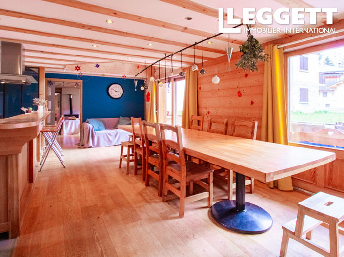 Image No.10-10 Bed House for sale