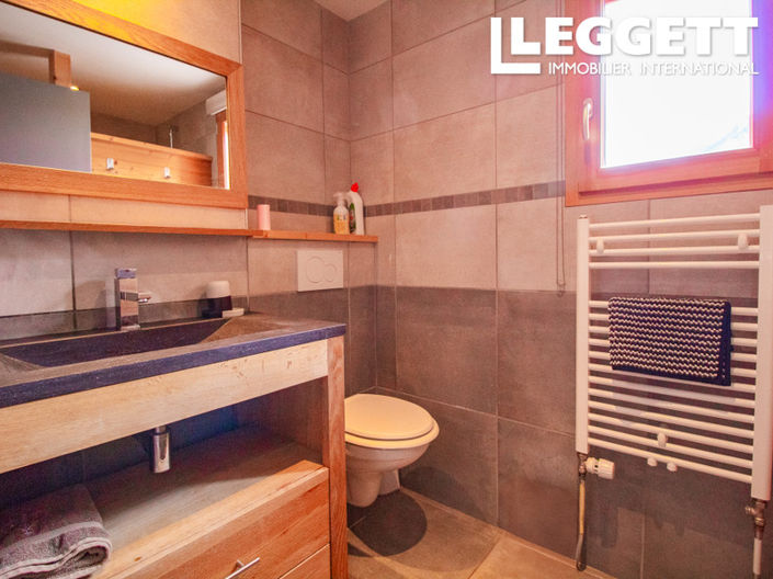 Image No.8-10 Bed House for sale