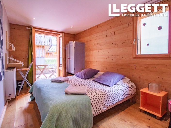 Image No.9-10 Bed House for sale