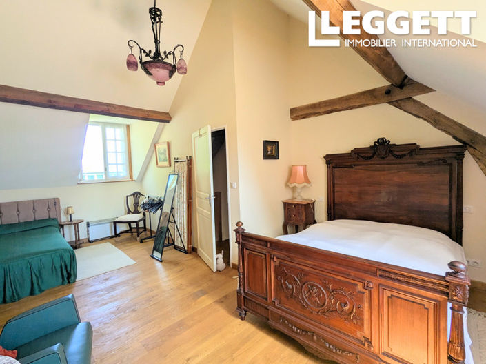 Image No.8-5 Bed House for sale