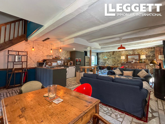 Image No.8-6 Bed House for sale