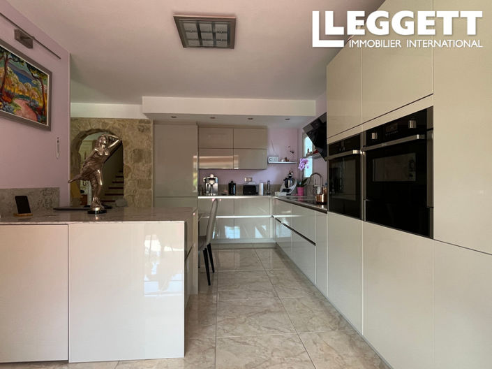 Image No.2-6 Bed House for sale