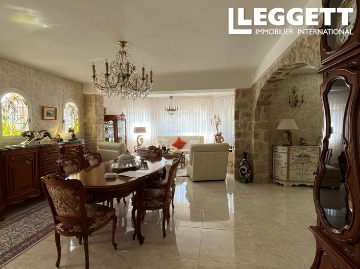 Image No.8-6 Bed House for sale