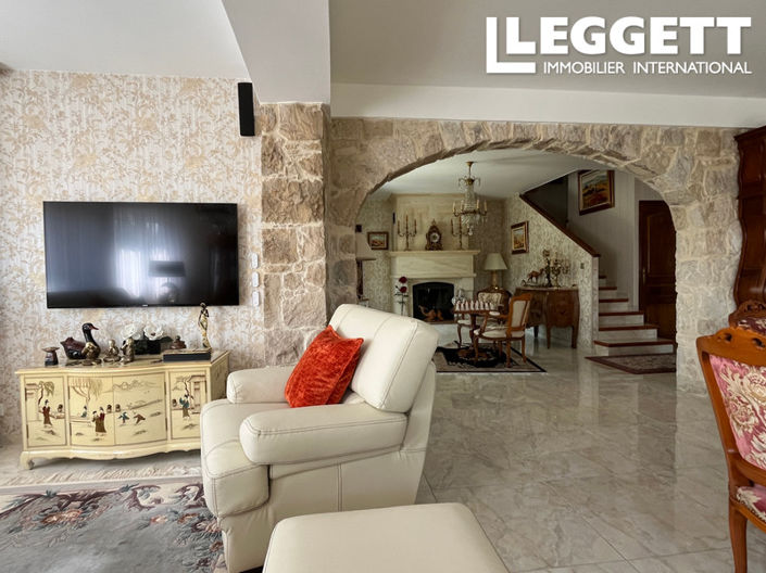 Image No.9-6 Bed House for sale