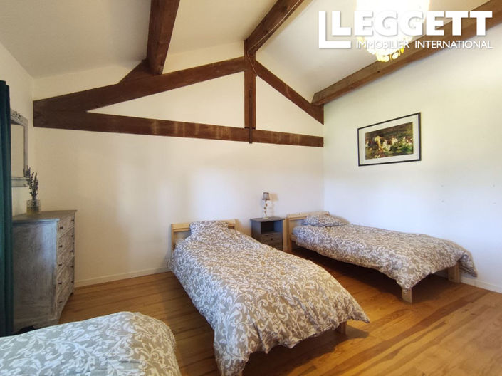 Image No.8-7 Bed House for sale