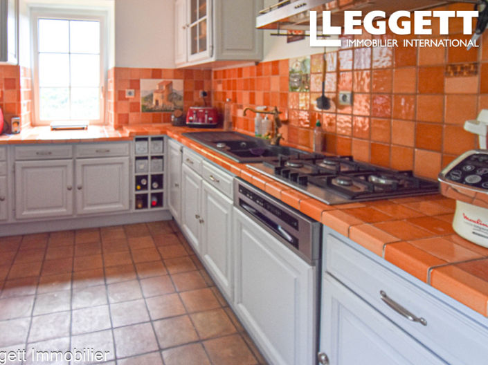 Image No.7-6 Bed House for sale