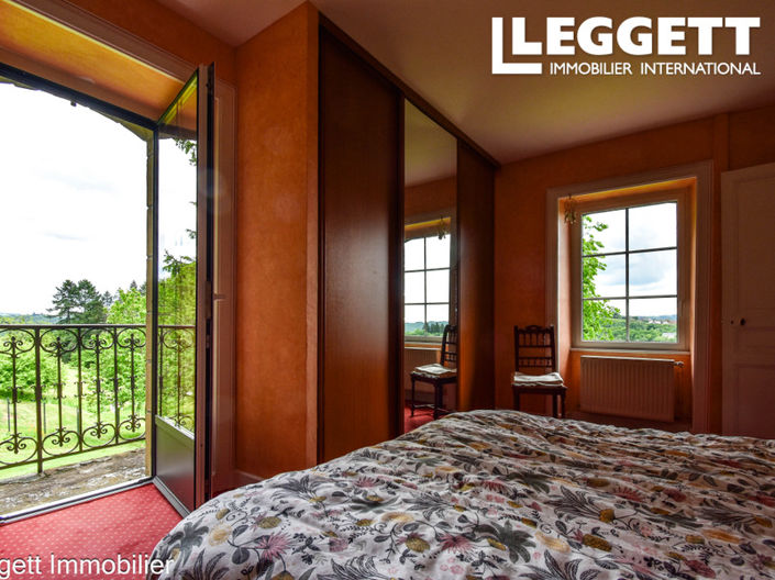 Image No.9-6 Bed House for sale